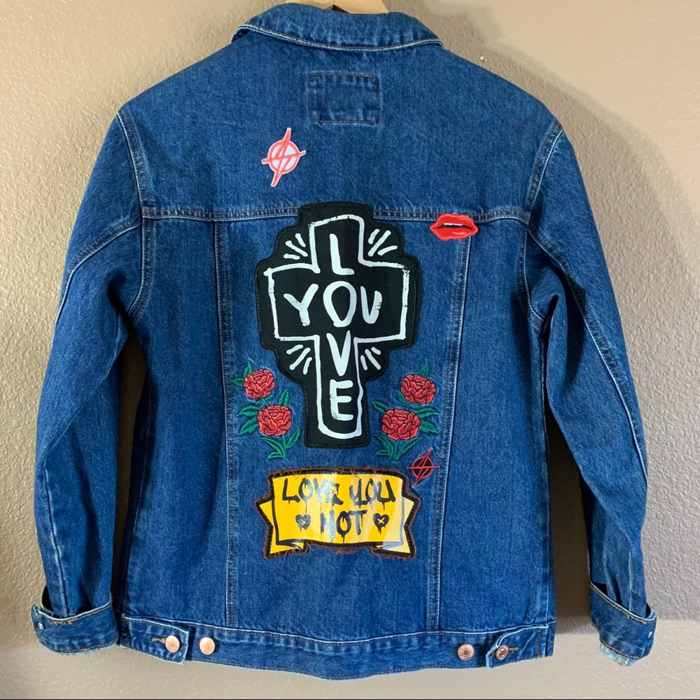 Forever 21 Embroidered Denim Jacket Size Small